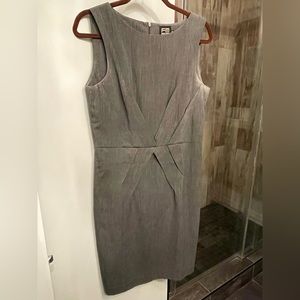 Femme de Carrière Grey dress